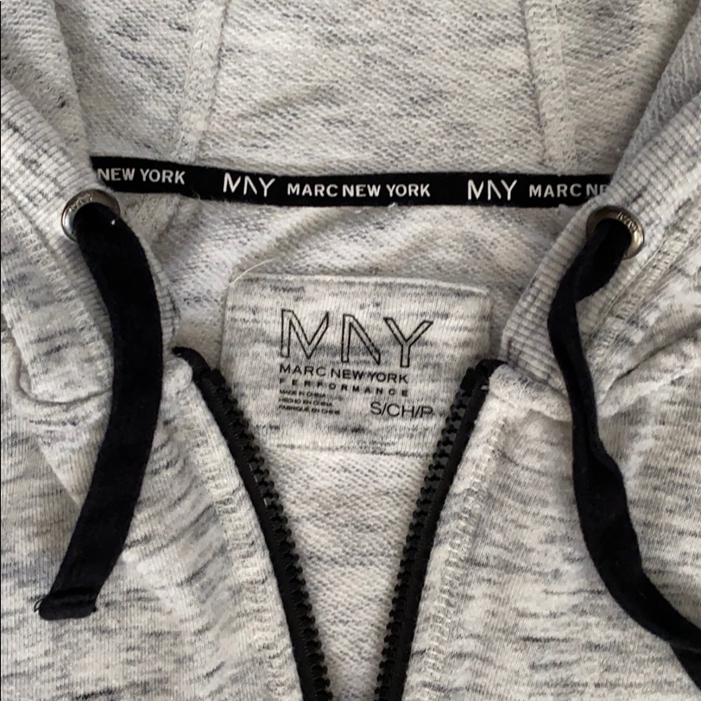 Used! Good condition! Marc New York white Sip Up Sweater! - Picture 3 of 4